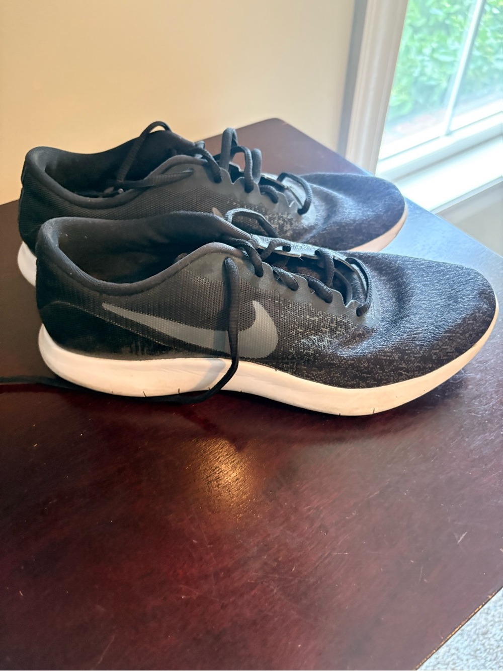 Nike Black and White Lightweight Training Sneakers